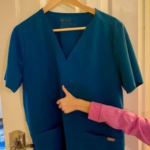 Large Alps Blue Casma Figs top!